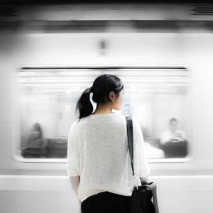 砺志见闻：低谷里长出的光